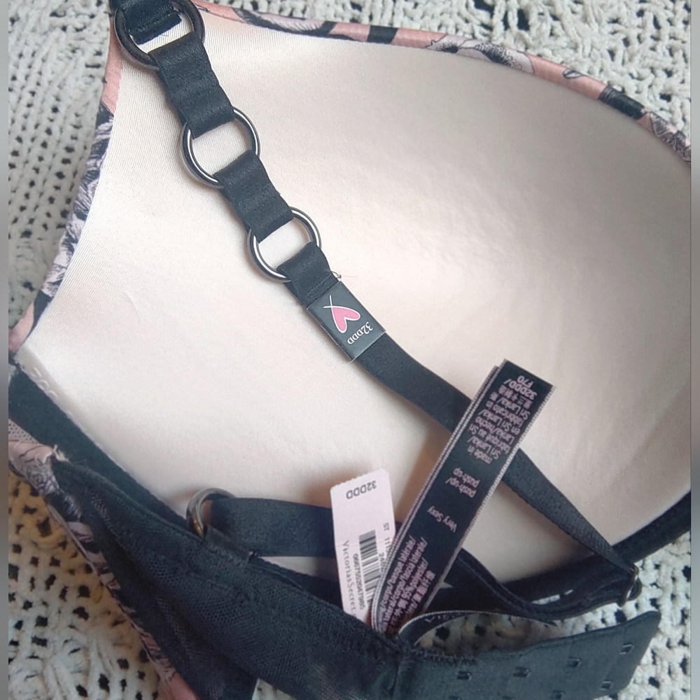 Victoria's Secret Very Sexy push up Bra NWT - Picture 2 of 6